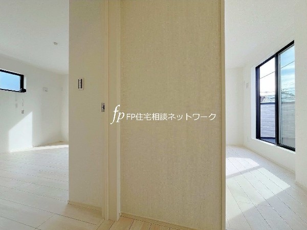 オープンな空間を生み出す、広がりとゆとり。家族と過ごす時間を大切にしたい方にぴったりのゆとりある住空間です。