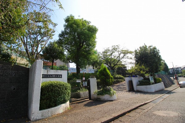 周辺環境:もえぎ野中学校(成長の過程でより濃い時間を過ごす3年間。お子様にとって、とても大切な思い出となるはずです。)