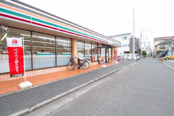 周辺環境:セブン-イレブン 横浜新吉田東3丁目店(24時間営業のコンビ24ニエンス。セブンミール等好評の商品、品数豊富。)