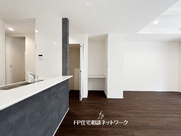 対面式のカウンターキッチンですので、出来上がったお料理をカウンターに並べてお子様が運ぶなど、お手伝いの時間も増えそうですね。