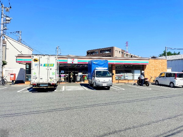 周辺環境:セブンイレブン横浜日吉7丁目店(セブンミール、お弁当に定評のあるセブンイレブン、コンビニエンスの最大手ですね。)