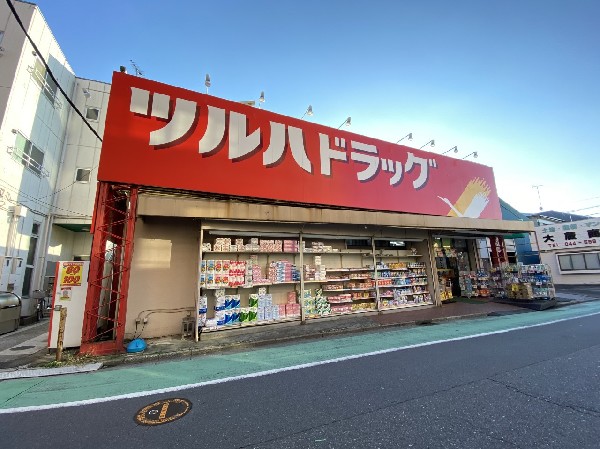 周辺環境:ツルハドラッグ小倉店 　(北日本のドラッグストアチェ―ンで、健康で豊かな暮らしづくりをサポート。)