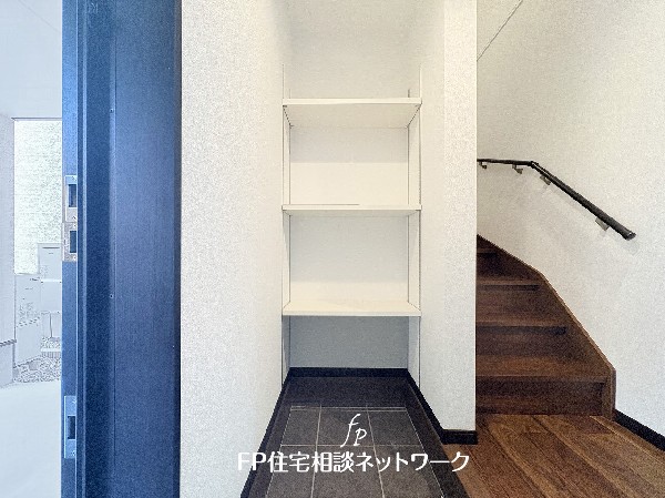 大容量のシューズクローゼットが嬉しい住まい。お子様のおもちゃやベビーカー、ゴルフバックなどスッキリまとめて収納できます。