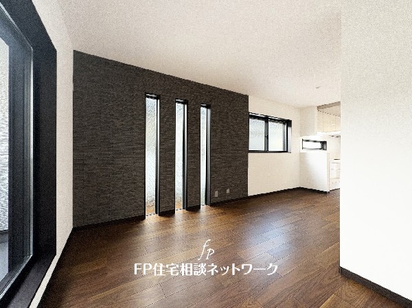 快適性とゆとりをデザインした2階リビングなので、目線を気にせず昼夜窓を開放しても寛げる。陽当たりの良さはもちろん、眺望良好なので遠方の景色が疲れを癒します。