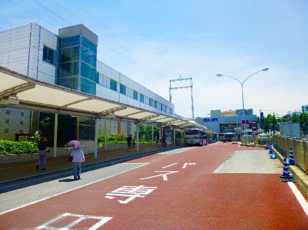 周辺環境:あざみ野駅(渋谷駅まで乗り換えなしで約35分で行ける。横浜市内で上位を争う人気の駅)