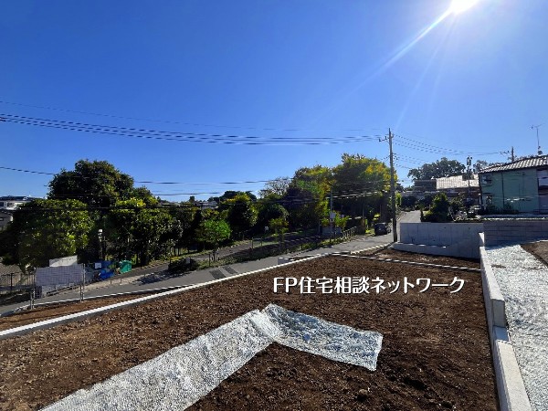 外観:陽当たり良好で、緑豊かな住環境が魅力。