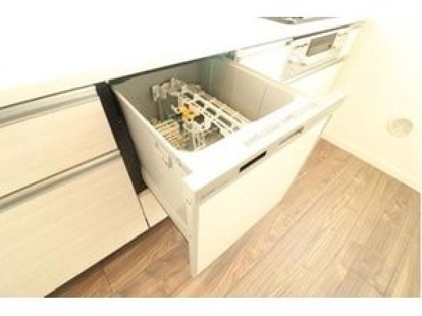 【建物プラン例 建物価格1980万円、建物面積100m2】食後の片付けもラクラク。ビルトイン食洗機で手間を減らし、家族との時間をもっと大切にできる快適キッチン。