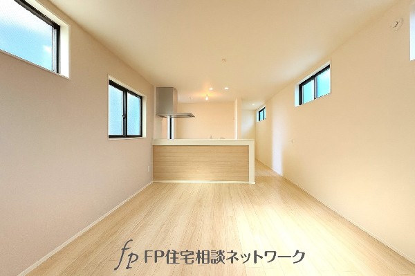 3口ガスコンロ　慣れている方も多く、火力が目に見えるため、使いやすいという方も多い、3口のガスコンロ仕様です。