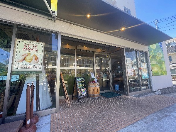 周辺環境:ブレッドキャンプふくふく(2020年にオープンした焼きたて、揚げたて、つくりたてにこだわった、キャンプをコンセプトにしたパン屋です。 )