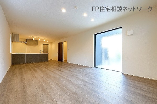 家族の一体感を感じられる広々としたスペース。家族と過ごす時間を大切にする方にピッタリのゆとりの住空間です。