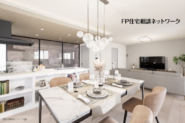 家族だんらんのスペースとなるリビング。家具の配置がしやすい広さを確保しつつ、窓が多い設計は色々な角度から光が取り込めるこだわりの間取りです。