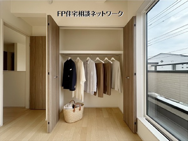 クローゼット】本画像はAIがCGで衣類作成しており、実際の現地に衣類は設置されておりません。また、販売価格に衣類等は含まれておりません。