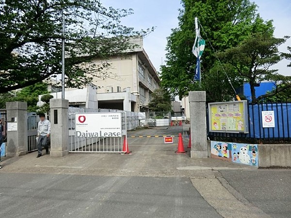 周辺環境:旭町小学校　(明るく元気な子　最後までがんばる子　人のためにつくす子　心やさしい子)