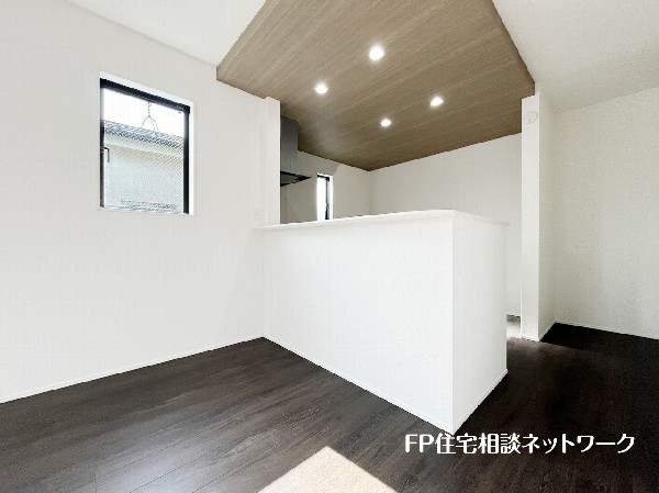 対面式のカウンターキッチンですので、出来上がったお料理をカウンターに並べてお子様が運ぶなど、お手伝いの時間も増えそうですね。