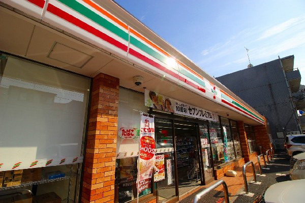 周辺環境:セブンイレブン川崎長沢4丁目店(セブンミールは大好評です。今や公共料金の支払いや宅配など、色々な用途があるコンビニは必須ですね。 - コピー)