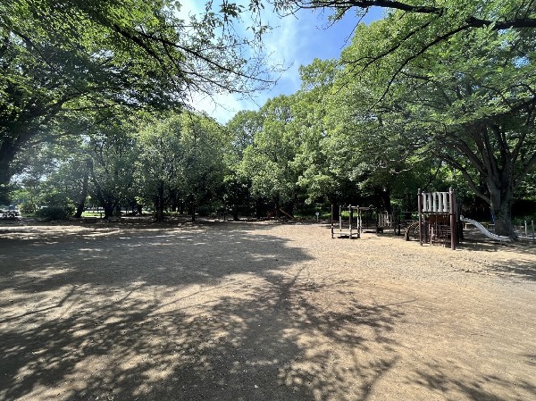 周辺環境:宮崎第4公園(近隣には、公園もあり、青空の下で駆け回ったり、遊具で遊んだり、思い思いの遊びができます。子供たちの元気で楽しそうな声が響き渡ります。)