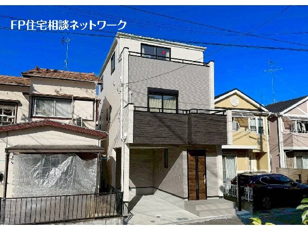 外観:【類似外観同仕様】施工例のため分譲中の建物とは外壁、屋根開口部等の形状・仕様が異なります