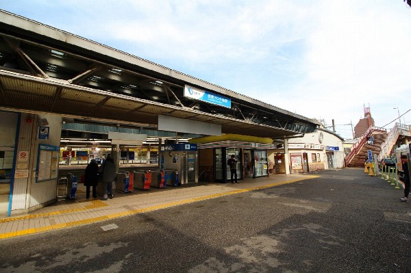 周辺環境:読売ランド前駅(新宿までは小田急線で28分。東京の中心地へ30分以内で行けるのは嬉しい。)