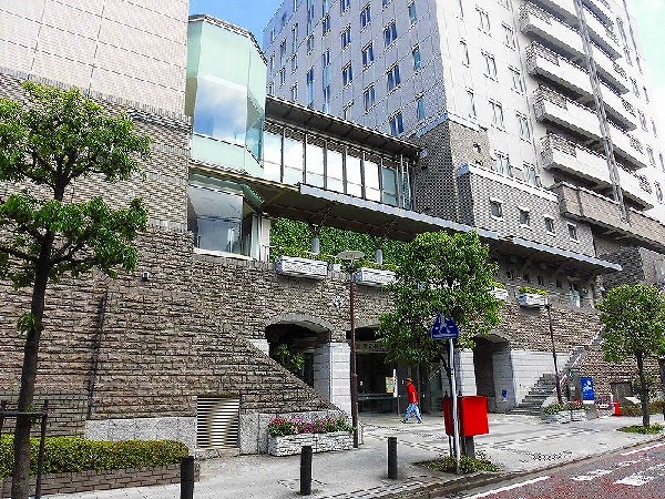 周辺環境:多摩区役所（市民館図書館）(キレイで大きな区役所です。図書館も併設されていて多くの区民が訪れます。)