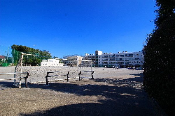 周辺環境:中野島中学校(成長の過程でより濃い時間を過ごす3年間。お子様にとって、とても大切な思い出となるはずです。)