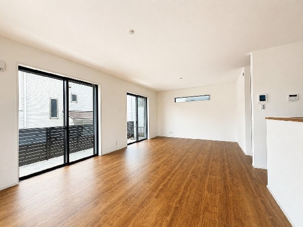 オープンでのびやかな空間を生み出す、こだわりの広がりとゆとり。家族と過ごす時間を大切にしたい方にぴったりの明るくゆとりある住空間です。