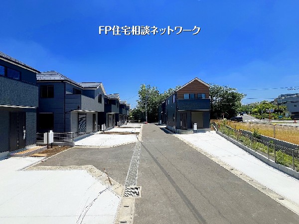 外観:【類似外観同仕様】  施工例のため分譲中の建物とは外壁、屋根開口部等の形状・仕様が異なります。