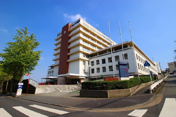 周辺環境:昭和大学藤が丘病院(「まごころ」を尽くし、医療の質・安全の向上、患者本位の医療、地域への貢献、医療人の育成という目標を達成します。)
