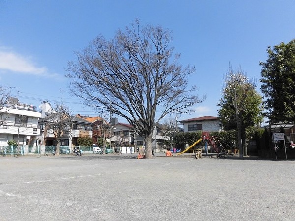 周辺環境:上小田中北公園　(住宅街らしく近隣には公園が複数ありますので、お子様にも嬉しい住環境です。きっと、お気に入りの公園がみつかるはずです。)