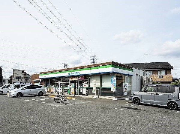 周辺環境:ファミリーマート 国立青果市場前店(ファミチキをはじめスナックメニューも大人気です。買物だけではなく、日常生活に関係する最重要施設となりつつある。　)