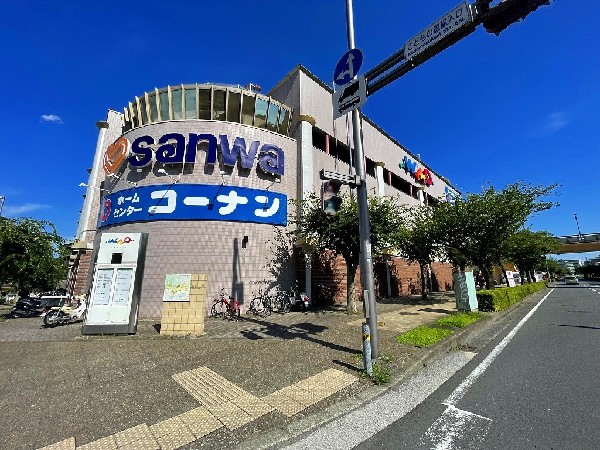 周辺環境:コーナン　三和こどもの国店(2021(令和３)年10月にオープン。ホームセンターコーナンに、スーパー三和やフードコート、パシオスなどが揃ったショッピングセンターです。)