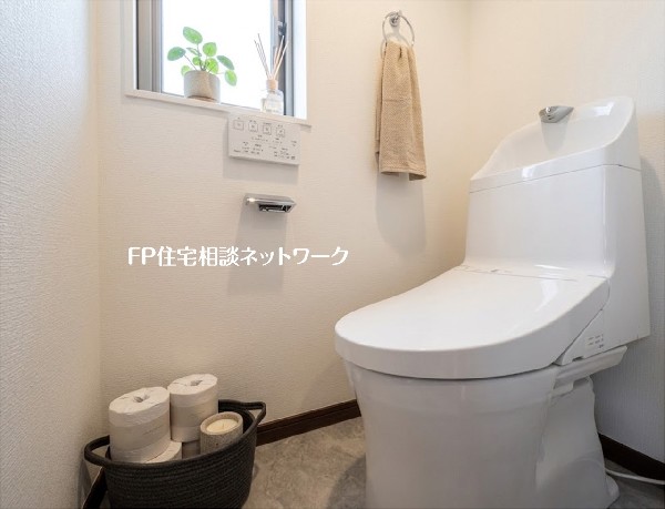【トイレ】  本画像はAIがCGで小物を作成しており、実際の現地に小物は設置されておりません。また、販売価格に小物等は含まれておりません。
