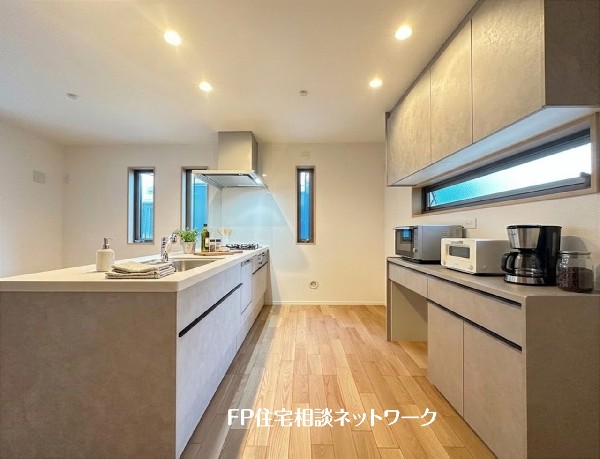 【キッチン】  本画像はAIがCGで家具を作成しており、実際の現地に家具は設置されておりません。また、販売価格に家具等は含まれておりません。