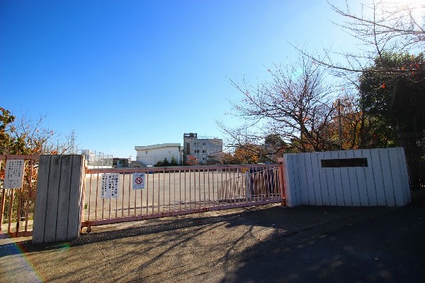 周辺環境:下作延小学校(駅に近い立地にある小学校。比較的少人数で、先生の評判も良く、学力レベルも高水準と評判の学校。)
