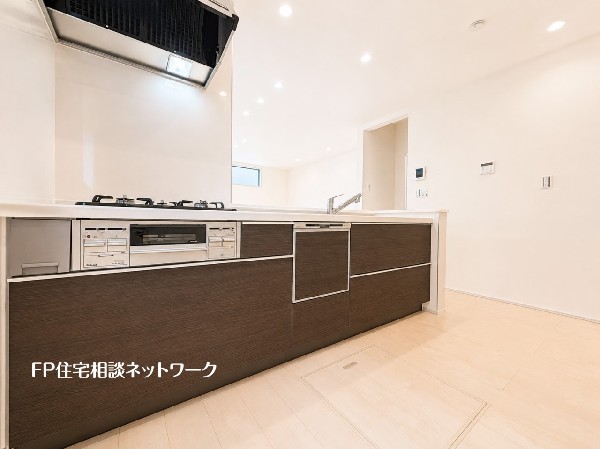 毎日使うキッチンが綺麗で清潔ならお料理を作るのも楽しくなりますよね。機能性とデザイン性を兼ね備えた嬉しいキッチン。