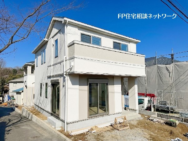 外観:【類似外観同仕様】施工例のため分譲中の建物とは外壁、屋根開口部等の形状・仕様が異なります。