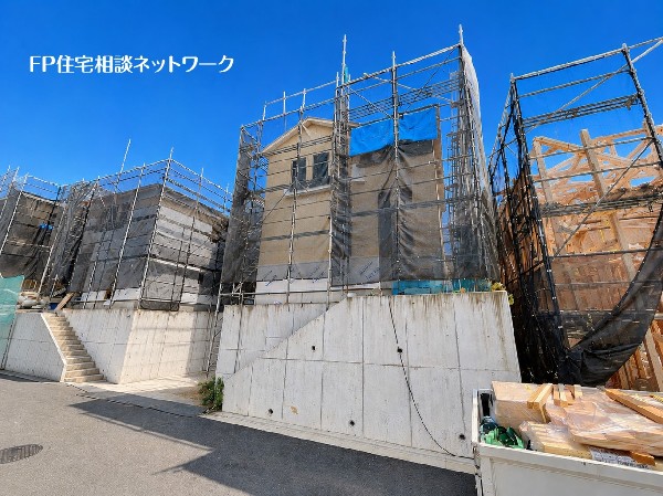 外観:全区画125m2以上のゆとりの敷地で、お隣の住宅とも間隔が確保されているゆとりのある住宅です。