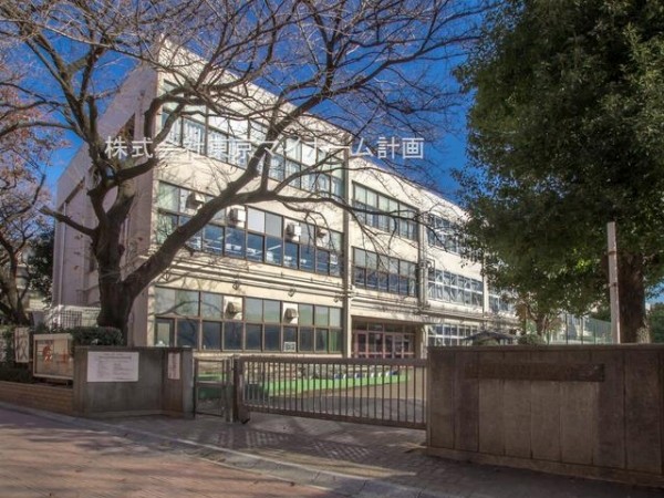 周辺環境:国立市立国立第五小学校(教職員が学校全体で進めている指導法くにごメソッドなど、独自の学校活動は、東京都教育庁から表彰され、高い評価を受けている小学校です。)