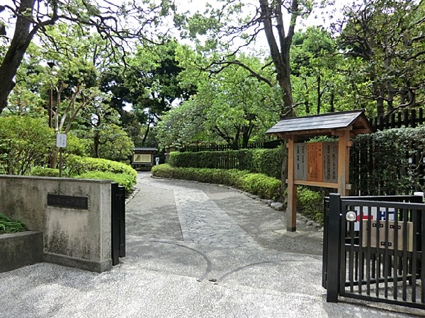 周辺環境:殿ケ谷戸公園(園内は自然の地形を生かした回遊式庭園となってまして、国の名勝に指定されています。)