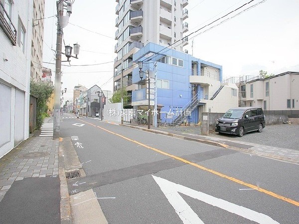 外観:前面道路含む現地土地写真