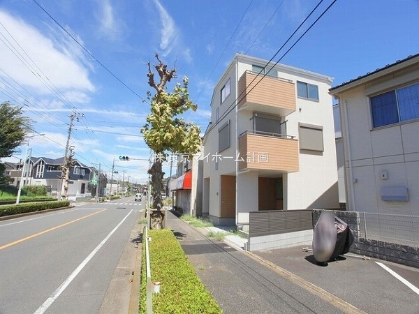 外観:前面道路含む現地外観写真