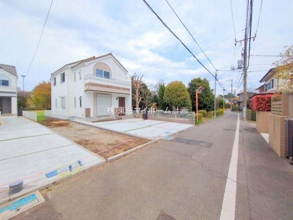 外観:前面道路含む現地外観写真