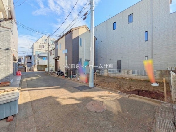 外観:前面道路含む現地土地写真