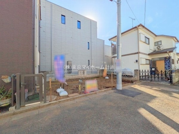 外観:前面道路含む現地土地写真