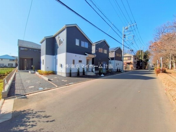 外観:前面道路含む現地外観写真