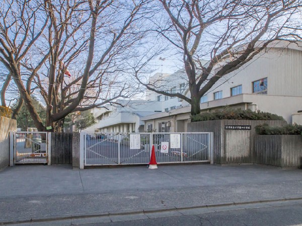 周辺環境:小平市立小平第四小学校(登校距離も近く、小学生のお子様がいらっしゃるご家庭には嬉しいですね。)