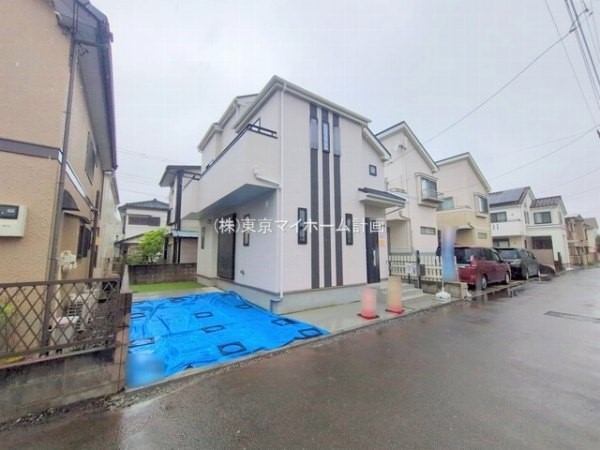 外観:前面道路含む現地外観写真