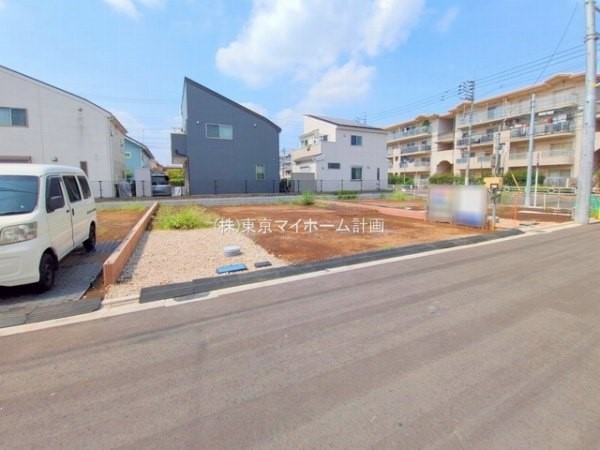 外観:前面道路含む現地土地写真