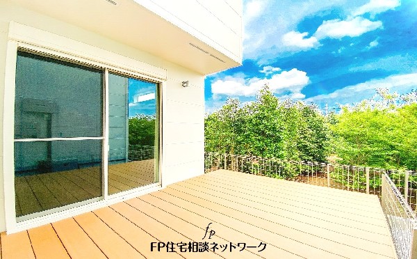 外観:ウッドデッキ
