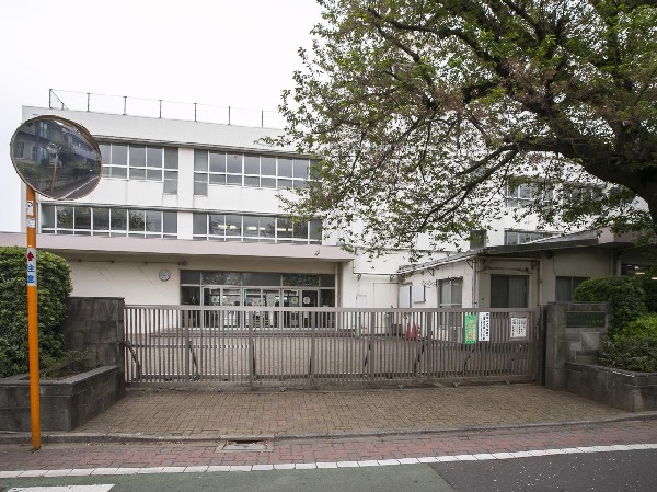 周辺環境:三鷹市立第七小学校