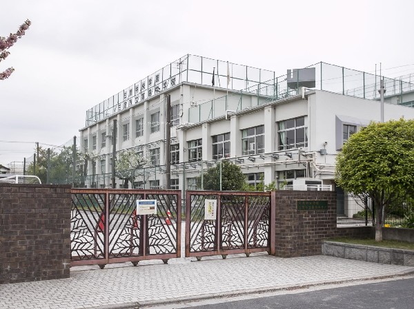周辺環境:三鷹市立第四中学校